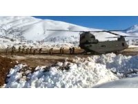 CH-47 ağır nakliye helikopterleri yardım ulaştırmaya devam ediyor