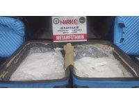 Deprem için yardıma geldiğini ileri süren bir kişinin çantasında 1 kilo 940 gram uyuşturucu çıktı