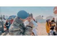 Mehmetçik çocuklarla yakından ilgilenmeye devam ediyor