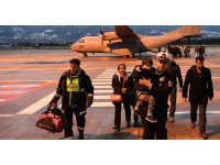 Deniz Kuvvetlerine ait uçaklarla depremzede tahliyesine devam ediliyor