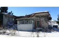 Tarihi Mitadiye Camii depreme dayanamadı