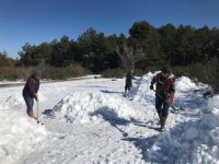 Yaylada kar gömme mesaisi