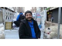 Esnaf aldıkları özel izinle enkaz altında kurtardıkları ürünlerini tahliye ediyor