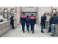 Kullanılmayan fabrikadan 300 kilogram demir çalan şüpheliye jandarmadan suçüstü
