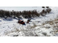 Şarampole uçan otomobildeki 3’ü ağır toplam 4 kişi yaralandı