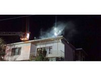 İki katlı evin bacasında çıkan yangın söndürüldü