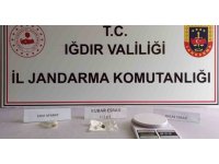 Iğdır’da torbacıların sakladığı uyuşturucu menfez altında ve metruk binalarda çıktı