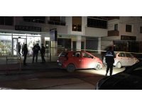 Tartıştıkları şahsı evinin önünde silahla yaralamışlardı: 2 tutuklama