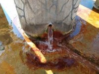 Hatay Erzin’de deprem nedeniyle yarıklar oluştu, suların rengi değişti