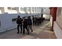 Depremzedelerin araçlarını çalan 12 zanlı yakalandı