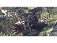 Sakarya’da traktör devrildi: 1 yaralı