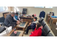 Şanlıurfalı üçüzler kumbaralarını depremzedelere bağışladı