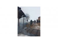 Bayburt’ta ahırda çıkan yangında köpek yavruları ve tonlarca ot yandı