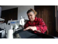 Kastamonulu kadınlar, depremzedeler için kışlık kıyafet dikiyor