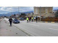 Çöp kamyonu ile çarpışan otomobil sürücüsü yaralandı