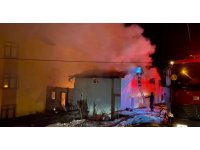 Kızılcahamam’da yangın paniği: Ahşap evler küle döndü