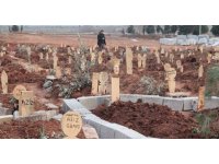 Yarım kalan hikayeler mezarlara yansıdı: Depremde ölenlerin mezarları yürekleri burktu