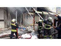 Batman’da sünger ve yün satan iş yeri yangında kullanılamaz hale geldi