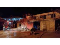 Burdur’da biri metruk 2 ev yangında kullanılamaz hale geldi