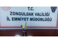 Narkotik uygulamasında yakayı ele verdiler