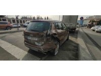 Başakşehir’de direksiyon hakimiyetini kaybeden sürücü park halindeki araca çarptı