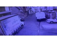 Fatih’te metruk binanın çöktüğü anlar kameraya yansıdı