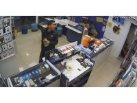 Hatay depreminde panik anları güvenlik kamerasına yansıdı