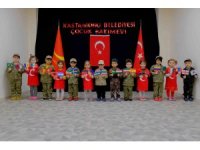 Miniklerden, desteğe koşan ülkelere bayraklı teşekkür