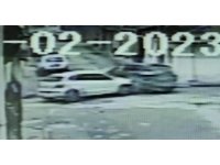 Bursa’da otomobillerin kazası kamerada; 3 yaralı