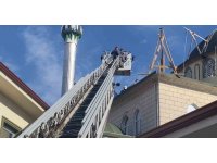 Cami kubbesinde çalışan işçi fenalaştı, itfaiye ekipleri harekete geçti