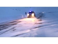 Sahara Geçidinde kar yağışı ve tipi ulaşımı olumsuz etkiliyor