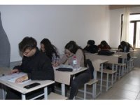 Mersin’de depremzede öğrenciler kurs merkezlerinde sınava hazırlanıyor