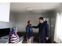 Bakan Kurum, konteyner kentte yaşayan depremzedeleri ziyaret etti