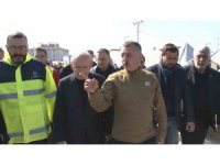 Kemal Kılıçdaroğlu Kocaeli Belediyesi’nin kurduğu çadır kenti ziyaret etti