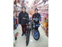 Bisiklet paralarını AFAD’a bağışlayan kardeşlere “bisiklet” sürprizi