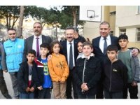 Vali Aksoy, Söke’de konuk edilen depremzedeler ile görüştü