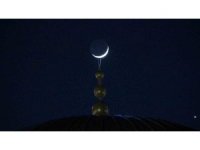 Ay, Venüs ve Jüpiter yakınlaşması Taksim Camii ile birlikte görüntülendi