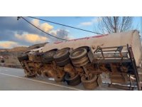 Kastamonu’da yakıt tankeri devrildi, yol trafiğe kapandı