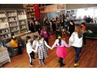 Depremzede çocuklara psikolog eşliğinde etkinlik