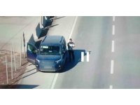 Ceza yememek için direksiyonda yer değiştirdiler, ama drondan kaçamadılar