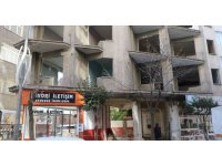 Elazığ’da ağır hasarlı binalara ‘naylon şeritli’ önlem