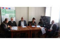 İtalyan ve Portekizli ekipten depremzedelere bağış