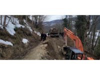 Kastamonu’da yaşanan heyelan sonrası mahallenin yolu ulaşıma kapandı