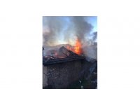 Boş ev alev alev yandı