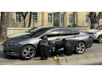 Üsküdar’da motorlu 2 kişi güpegündüz araç kurşunladı