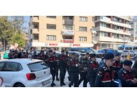 Cinayet şüphelisi 11 kişi adliyeye sevk edildi