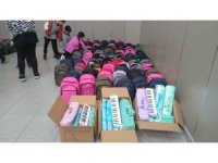 Depremzede öğrencilere içerisinde kırtasiye malzemesi olan 200 çanta hazırlandı