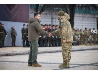 Zelenskiy’den savaşın yıl dönümünde askerlere devlet nişanı