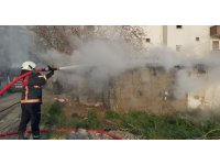 Sobadan çıkan yangın baraka evi kül etti