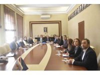 Karalar: “Depremde önemli görev yapan Adana Havalimanını kapatmayın”